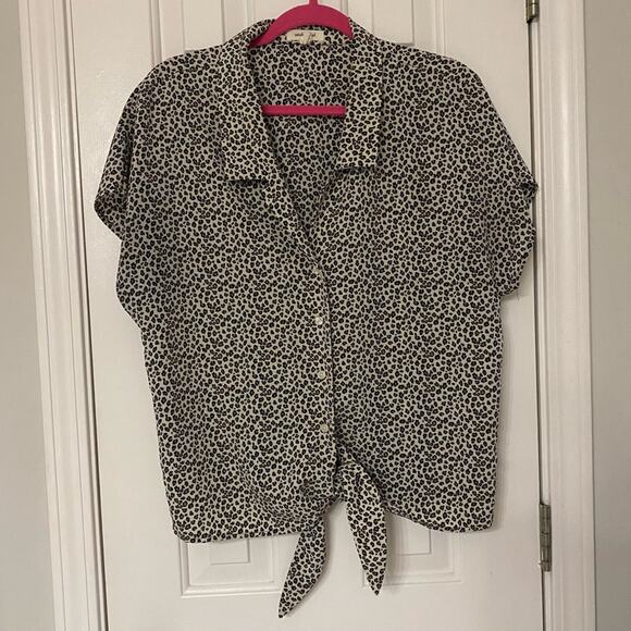 SANDY & SID • via Francesca’s Leopard Animal Print Button Down Tie Collar Top - Picture 2 of 7